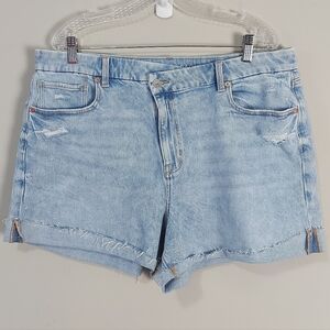 American Eagle Women Distressed Frayed Cuffed Hem Light Wash Denim Short Size 18